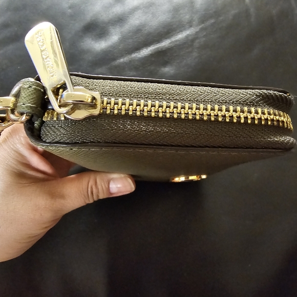 Michael Kors Large Continental Wallet Saffiano leather Olive NWOT - Picture 9 of 16